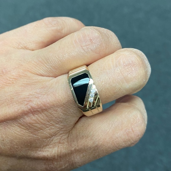 New Solid 14K Yellow Gold Onyx Men's Ring - Picture 3 of 11